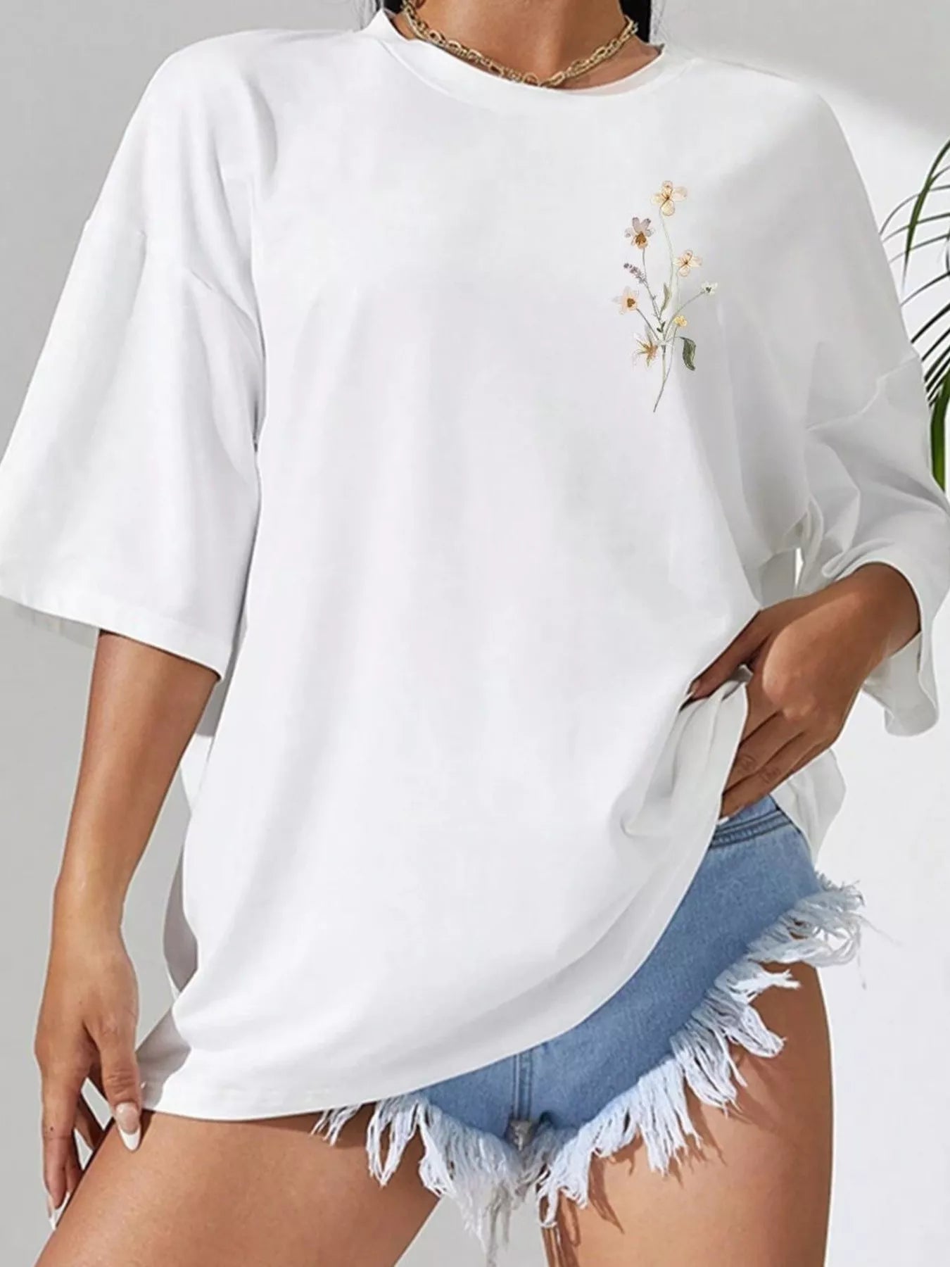 Oversized Floral Graphic T-Shirt Secondary image
