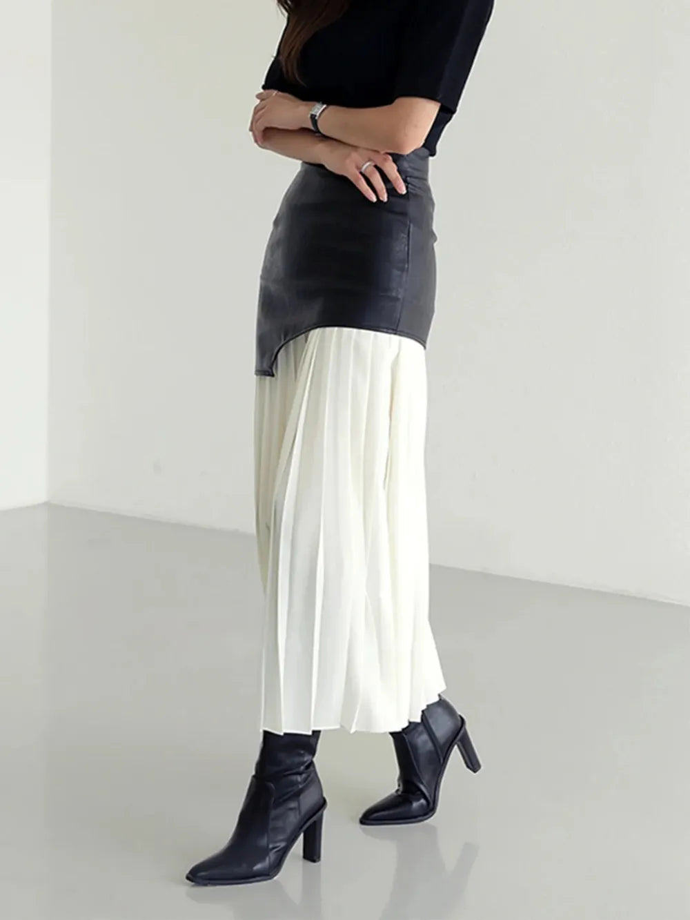 Contrast Pleated High-Waist Midi Skirt Secondary image
